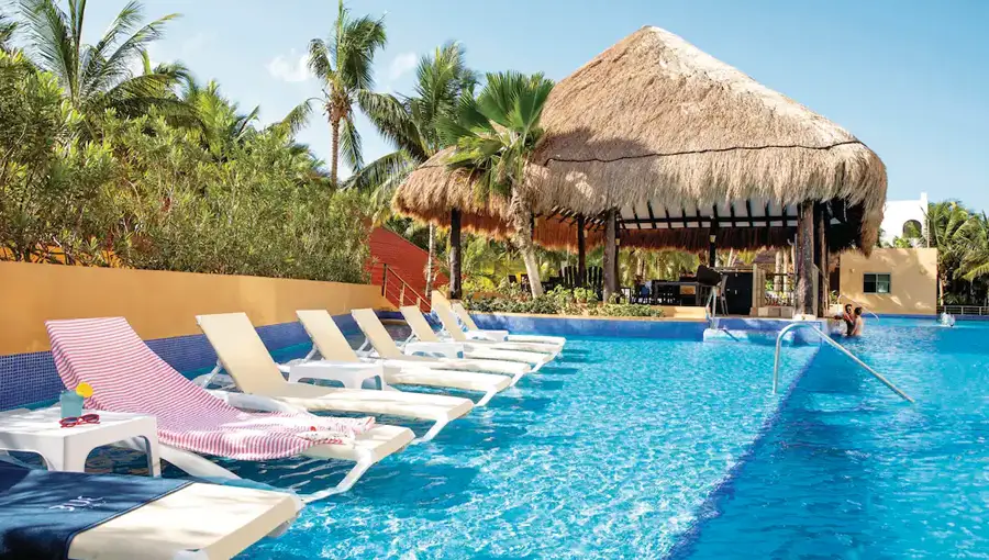 TUI BLUE El Dorado Seaside Suites Resort Swim Up Bar