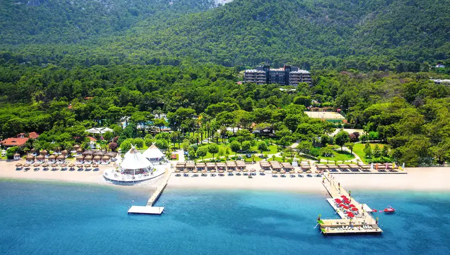 Paloma Foresta, Kemer