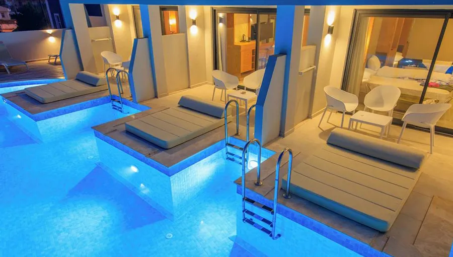 Orka World Hotel Swim Up Room